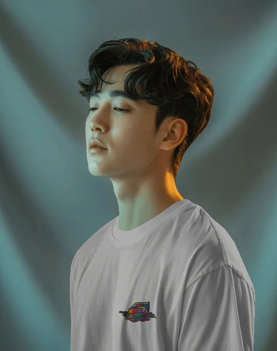 Unisex Stretch Melting Cube [Embroidered White T-shirt]