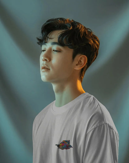 Unisex Stretch Melting Cube [Embroidered White T-shirt]